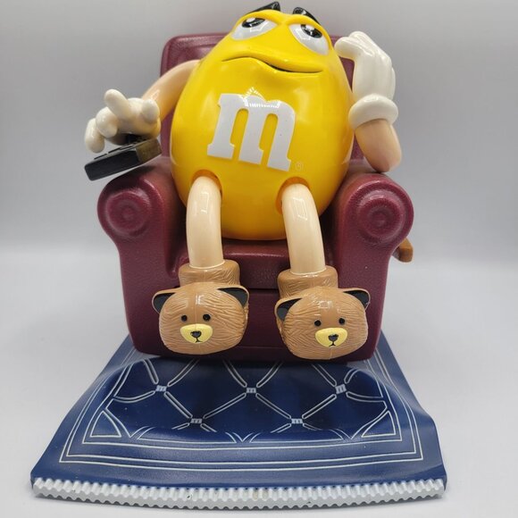 Vintage M&M Collectible Candy Dispenser Yellow Peanut MM on Recliner - Picture 8 of 9